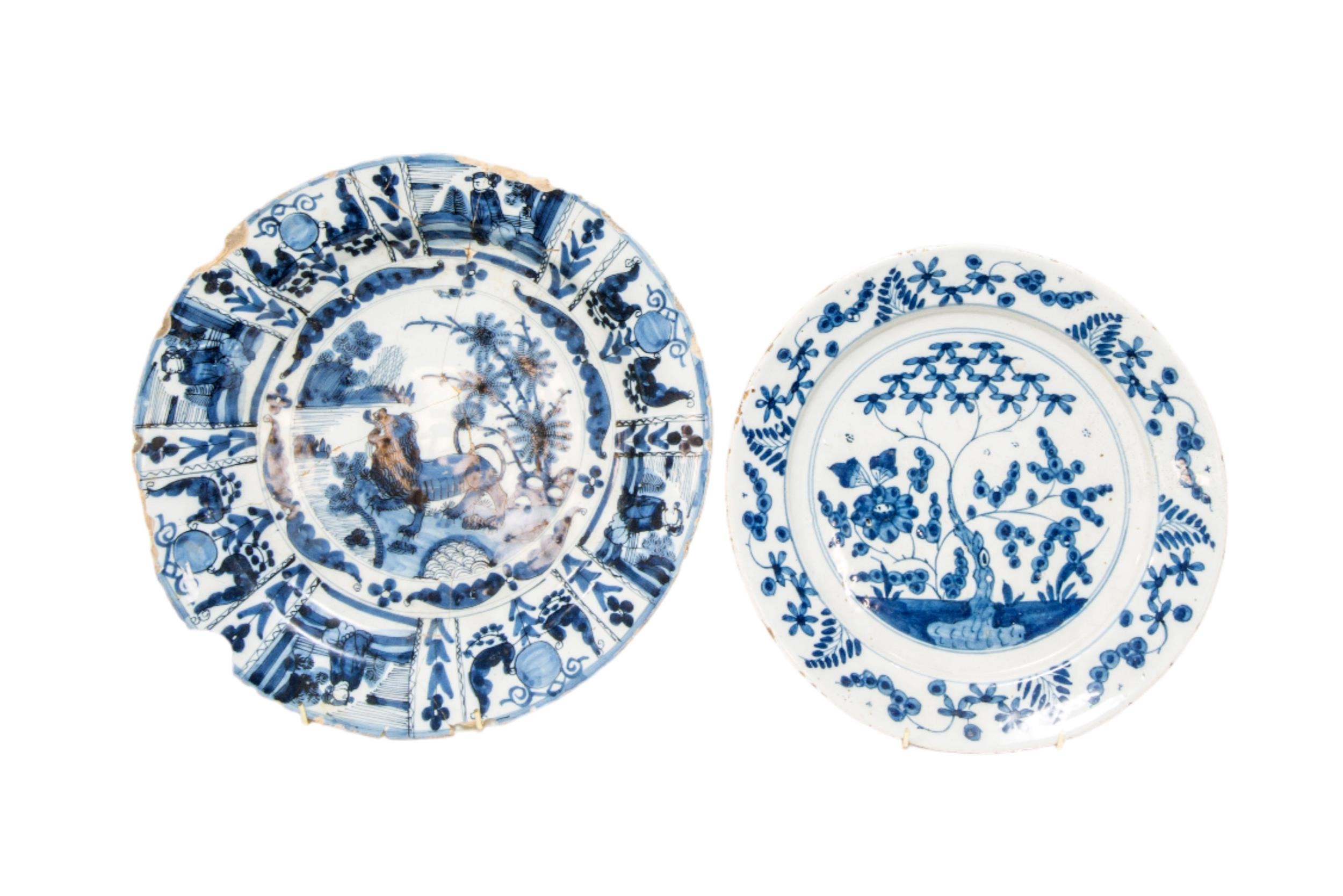 A MIXED GROUP OF FOUR DUTCH DELFT DISHES, 17TH/18TH CENTURY, the lot includes a polychrome dish - Image 3 of 3