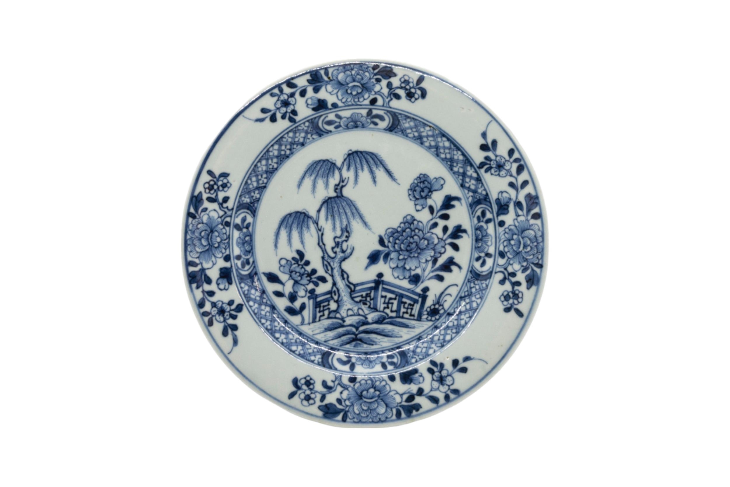 A MIXED COLLECTION OF FOURTEEN CHINESE BLUE AND WHITE DISHES AND AN OCTAGONAL SERVING DISH, late - Image 12 of 18