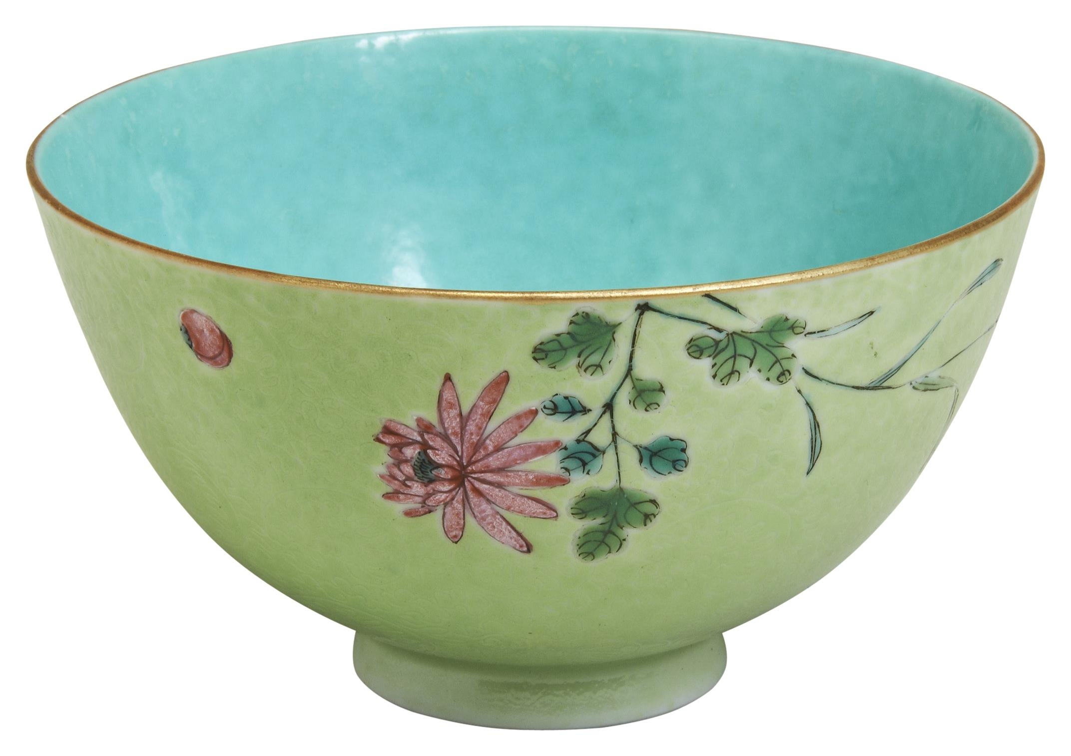 A LIME-GREEN GROUND SCRAFFITO-DECORATED FAMILLE ROSE BOWL LATE QING DYNASTY with an apocryphal