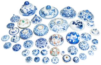 A COLLECTION OF BLUE & WHITE AND POLYCHROME COVERS  KANGXI PERIOD (1664-1722)  a group of forty blue