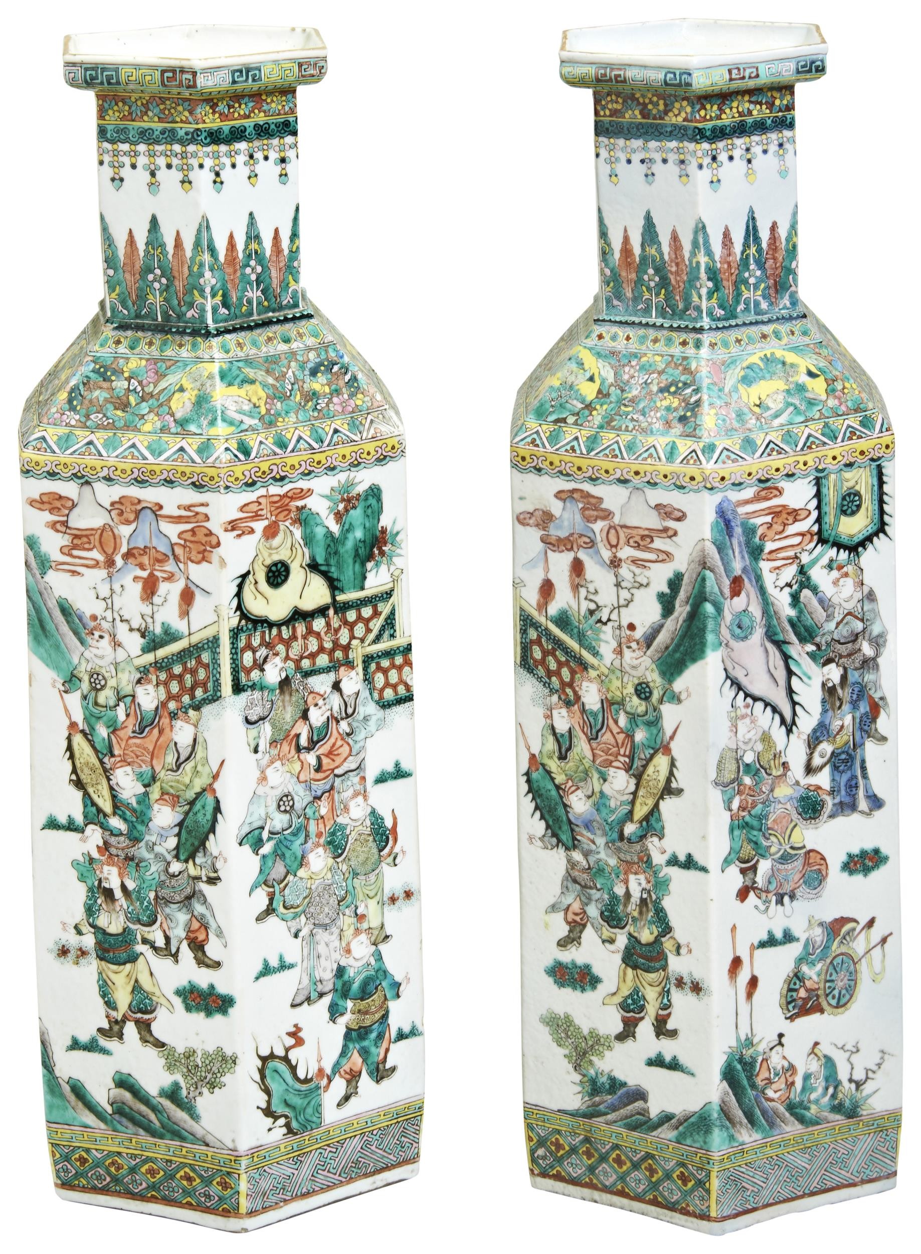 A LARGE PAIR  FAMILLE VERTE HEXAGONAL VASES QING DYNASTY, 19TH CENTURY the sides decorated with - Image 3 of 4