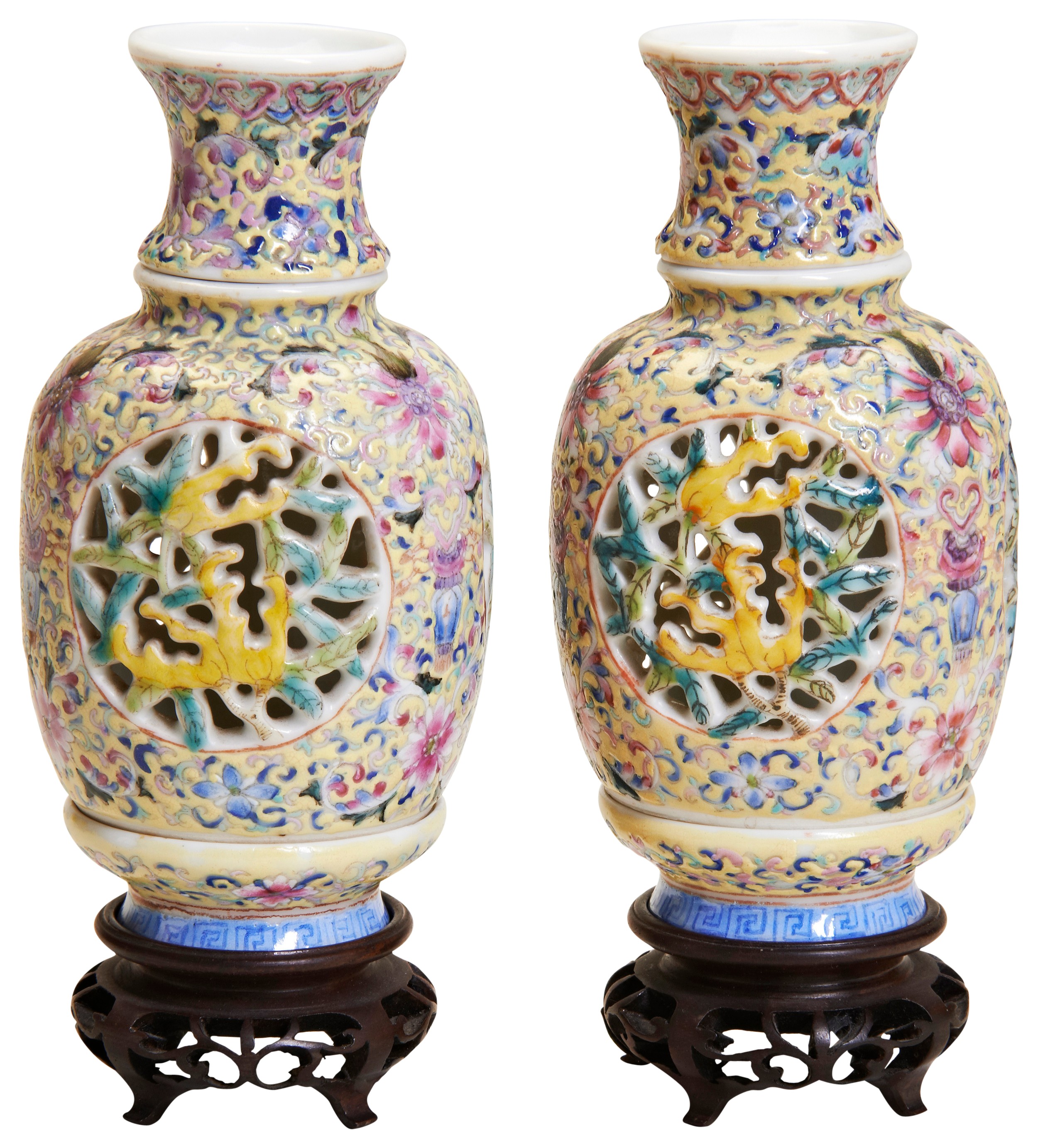A GOOD PAIR OF FAMILLE ROSE REVOLVING AND RETICULATED VASES REPUBLIC PERIOD (1912-1949) each - Image 3 of 5