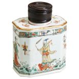 A CHINESE PORCELAIN FAMILLE VERTE OCTAGONAL FACETED CADDY AND COVER, KANGXI PERIOD (1662-1722)