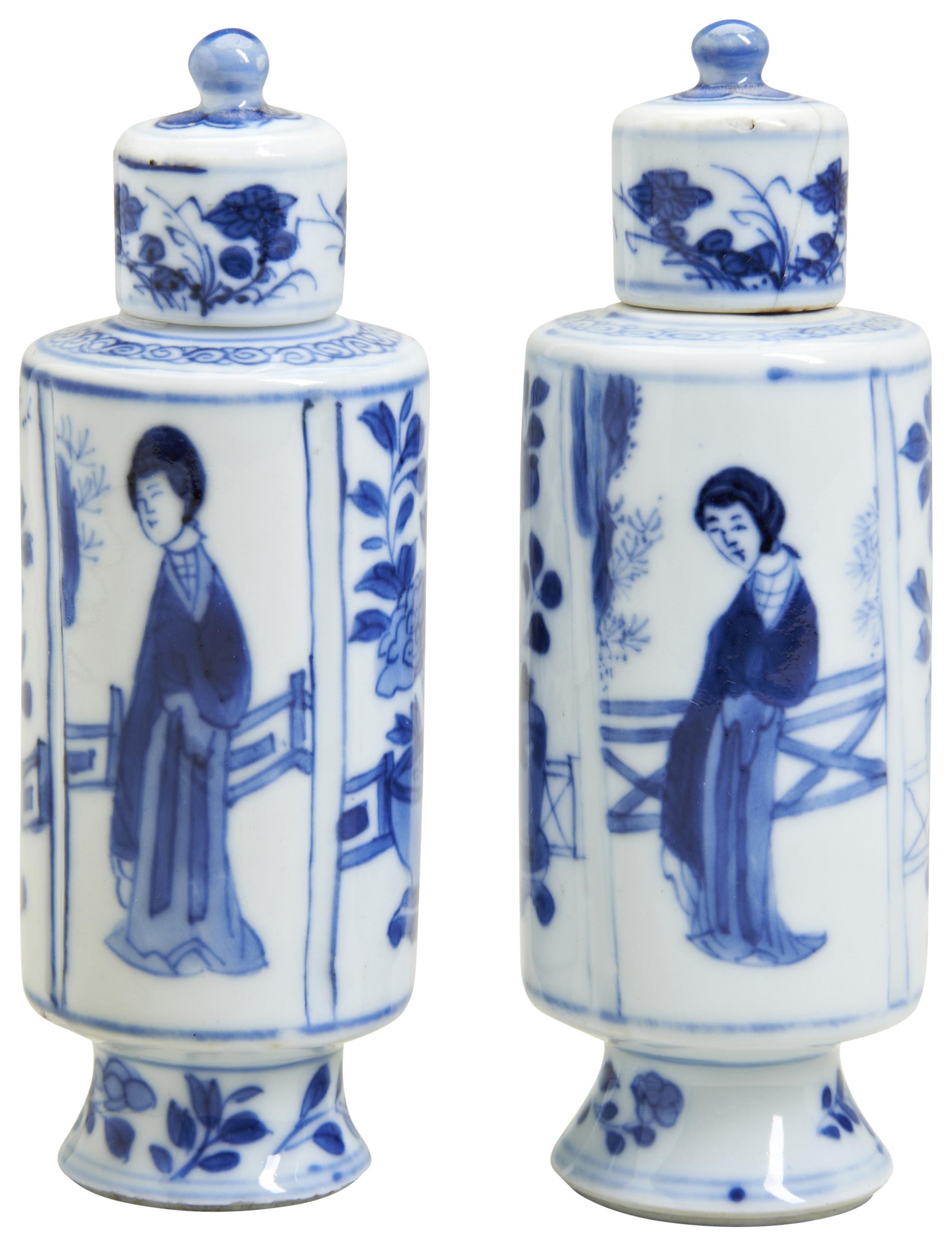 A SMALL PAIR OF BLUE AND WHITE COVERED VASES KANGXI PERIOD (1662-1722) depicting a garden scene with