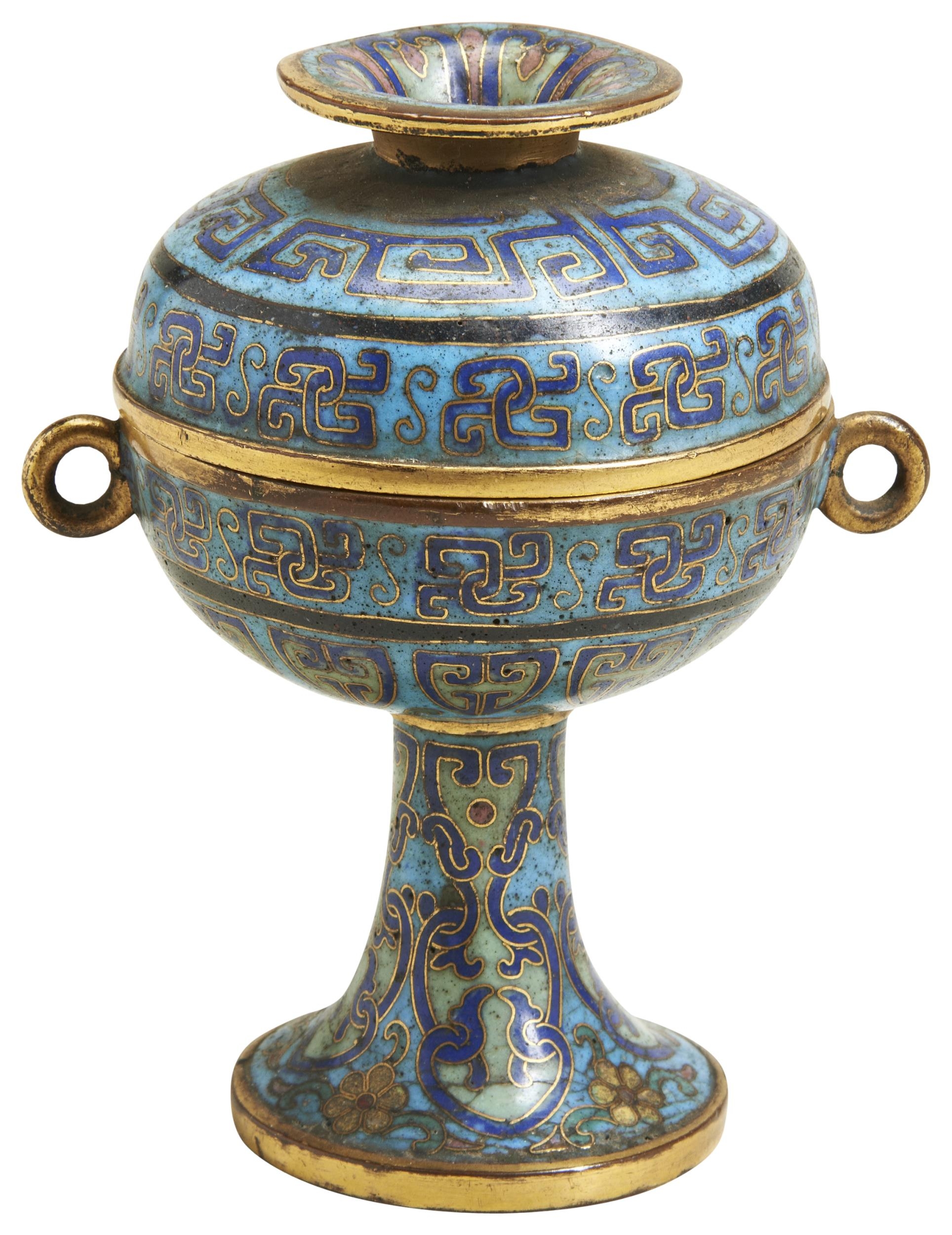 A SMALL CLOISONNE ENAMEL RITUAL STEM BOWL AND COVER, DOU QIANLONG PERIOD (1736-1795) 清 掐丝珐琅豆 of