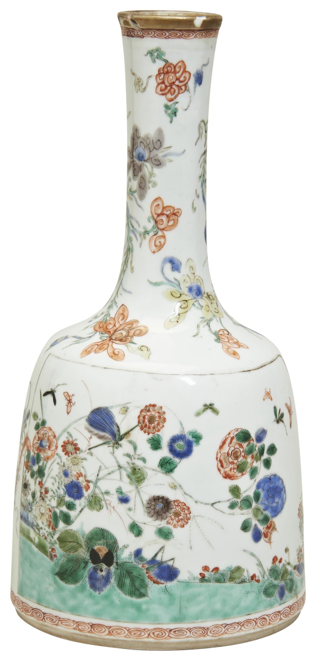 A RARE FAMILLE VERTE 'MALLET' VASE KANGXI PERIOD (1662-1722) the shaped sides painted with two - Bild 2 aus 2