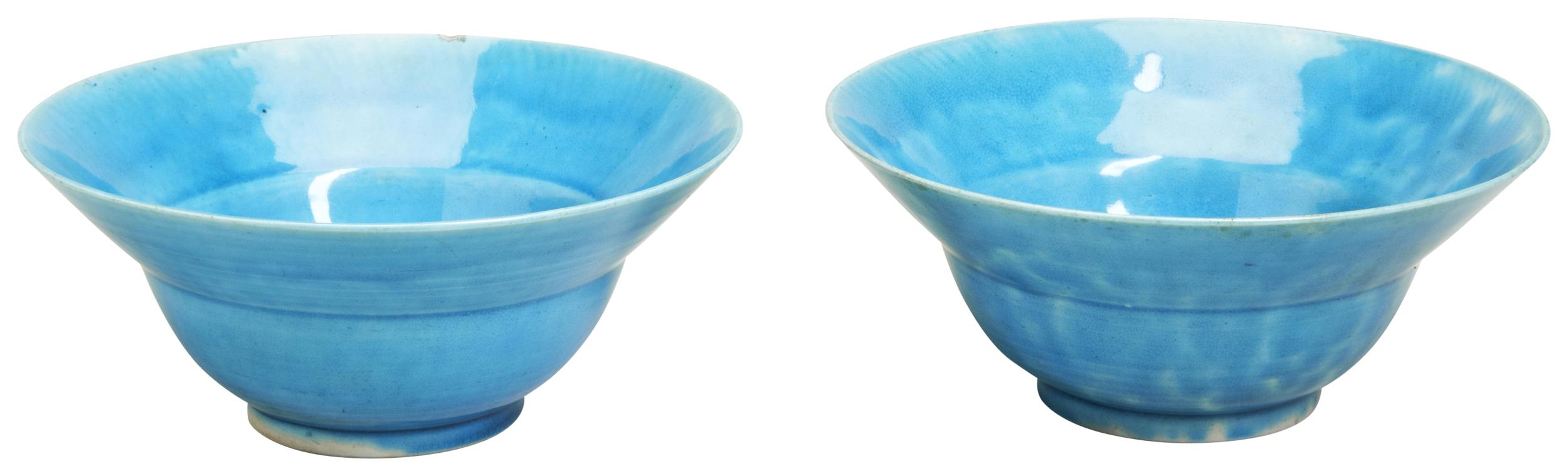 A PAIR OF TURQUOISE-GLAZED 'KLAPMUTS' BOWLS QING DYNASTY, 18TH CENTURY 清十八世纪 孔雀绿釉折腰碗 一对 in a