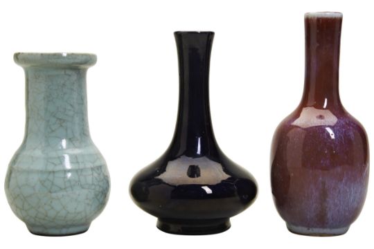 A COLLECTION OF THREE VASEES : AUBERGINE BOTTLE VASE, FLAMBE VASE AND CEALDON VASE 18TH/19TH CENTURY