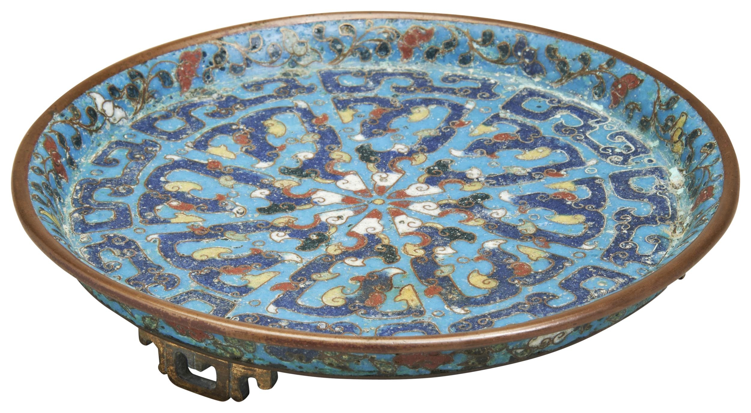 A SMALL CLOISONNE TRIPOD DISH MING DYNASTY (1368-1644)  明 掐丝珐琅盘 unusual cloisonne dish decorated