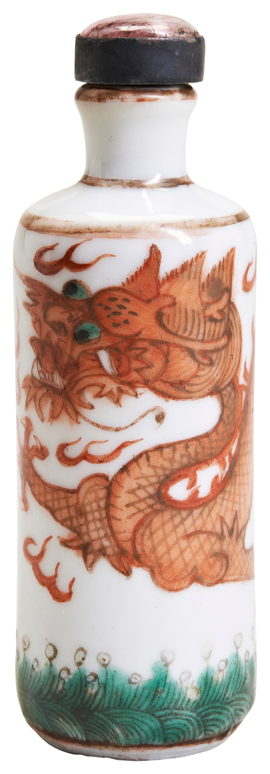 AN IRON-RED DECORATED SNUFF BOTTLE AND STOPPER 19TH/20TH CENTURY  depicting a dragon above