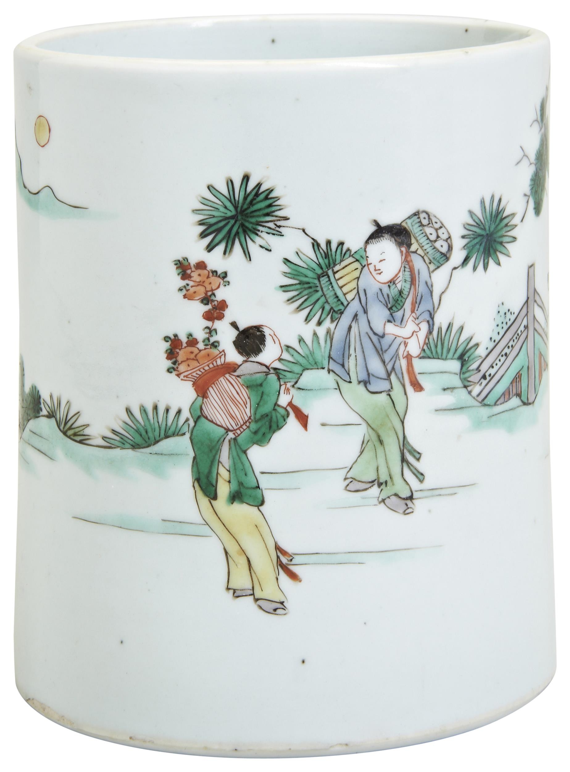 A GOOD FAMILLE VERTE BRUSHPOT  KANGXI PERIOD (1662-1722) 清康熙 五彩携琴访友笔筒 the cylindrical sides - Image 2 of 2