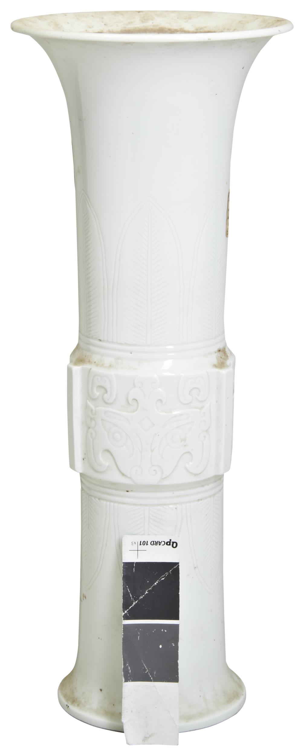 A DEHUA ARCHAISTIC GU-FORM VASE QING DYNASTY, 18TH / 19TH CENTURY of trumpet form, centred by a band - Image 2 of 2