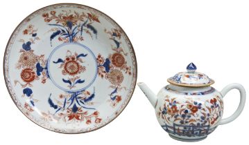 A CHINESE IMARI TEAPOT AND A DISH QIANLONG PERIOD (1736-1795) teapot, 12.5cm high, dish, 22cm diam