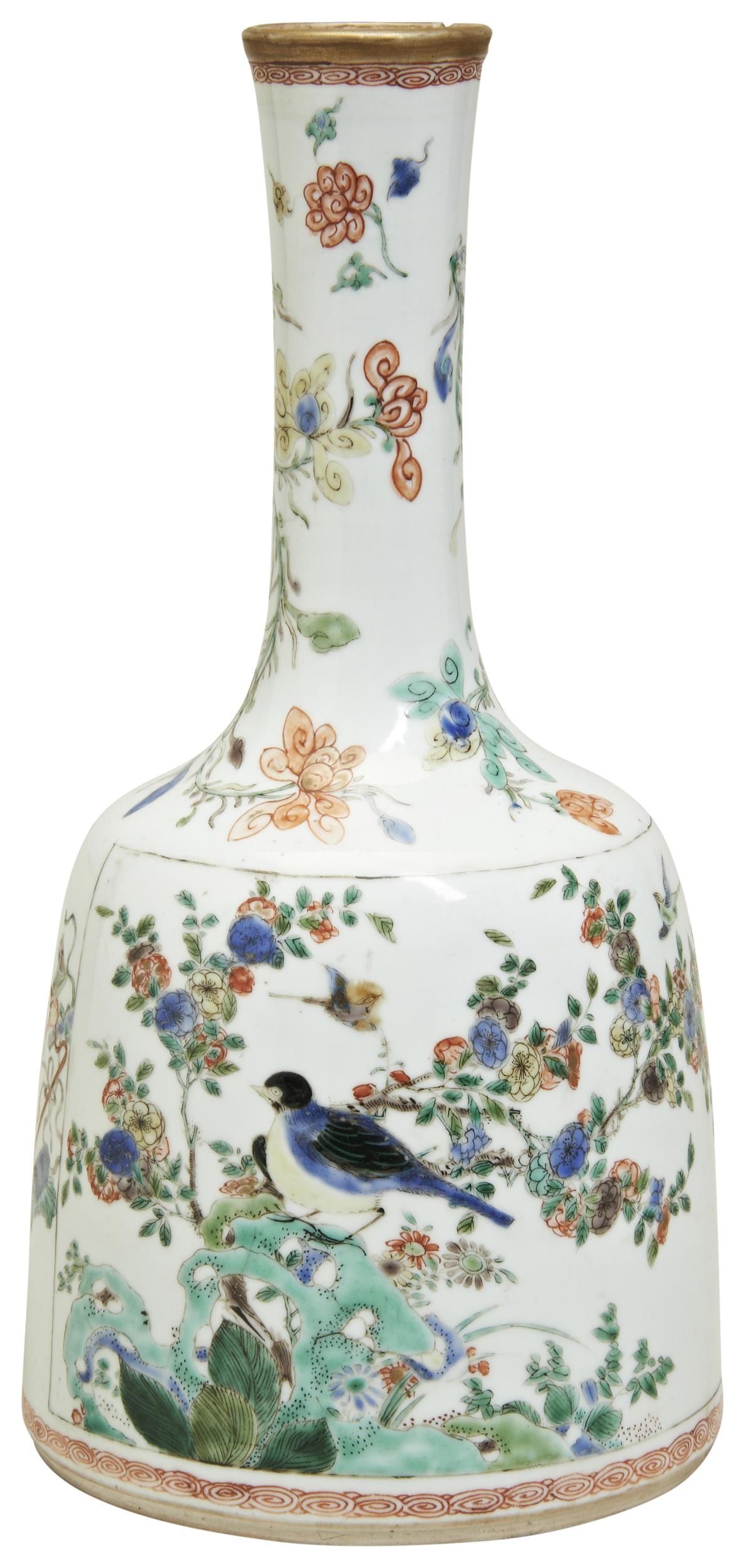 A RARE FAMILLE VERTE 'MALLET' VASE KANGXI PERIOD (1662-1722) the shaped sides painted with two