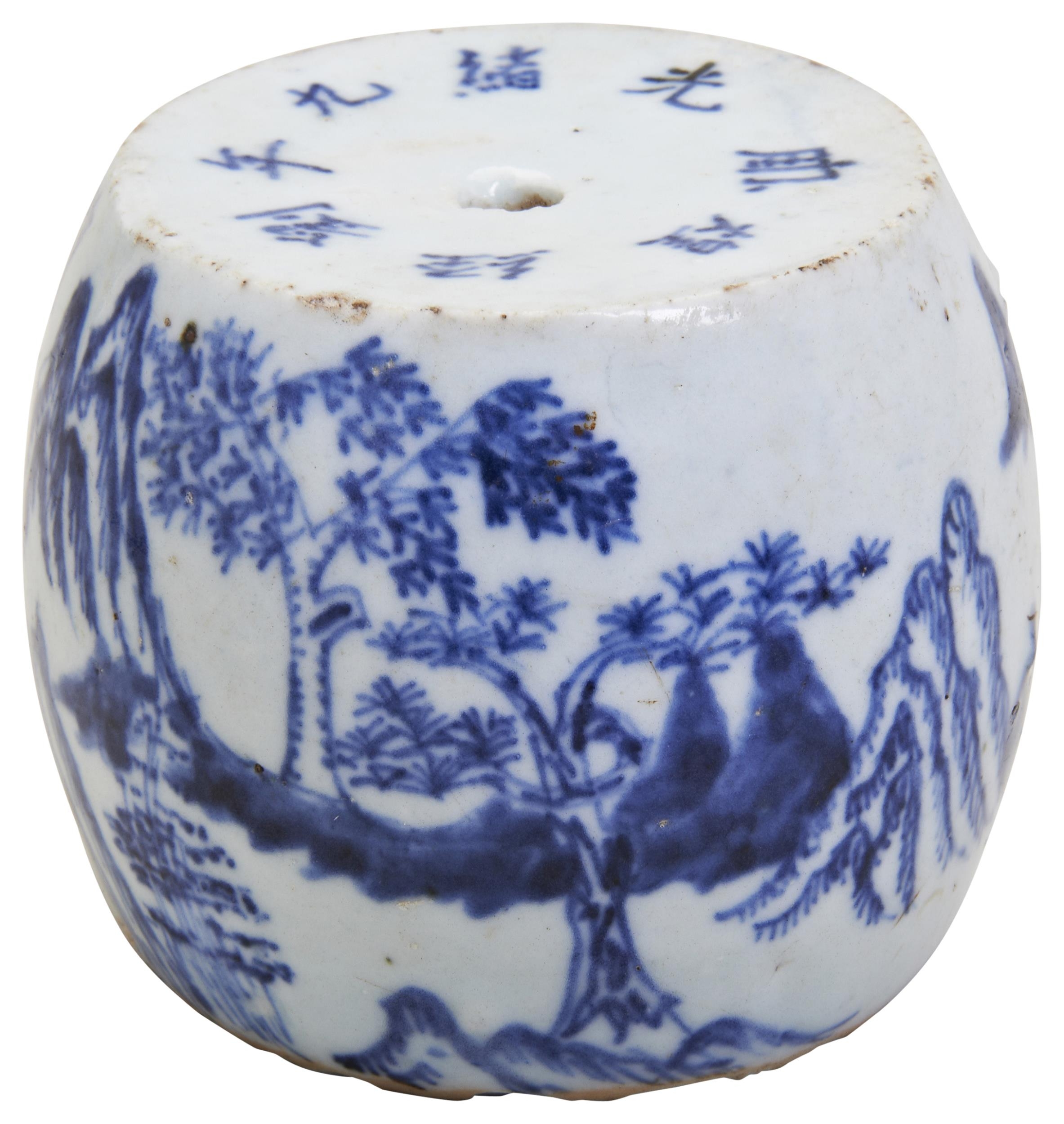 A BLUE AND WHITE 'LANDSCAPE' SCROLL WEIGHT GUANGXU PERIOD (1875-1908) of barrel form, the sides - Bild 2 aus 2