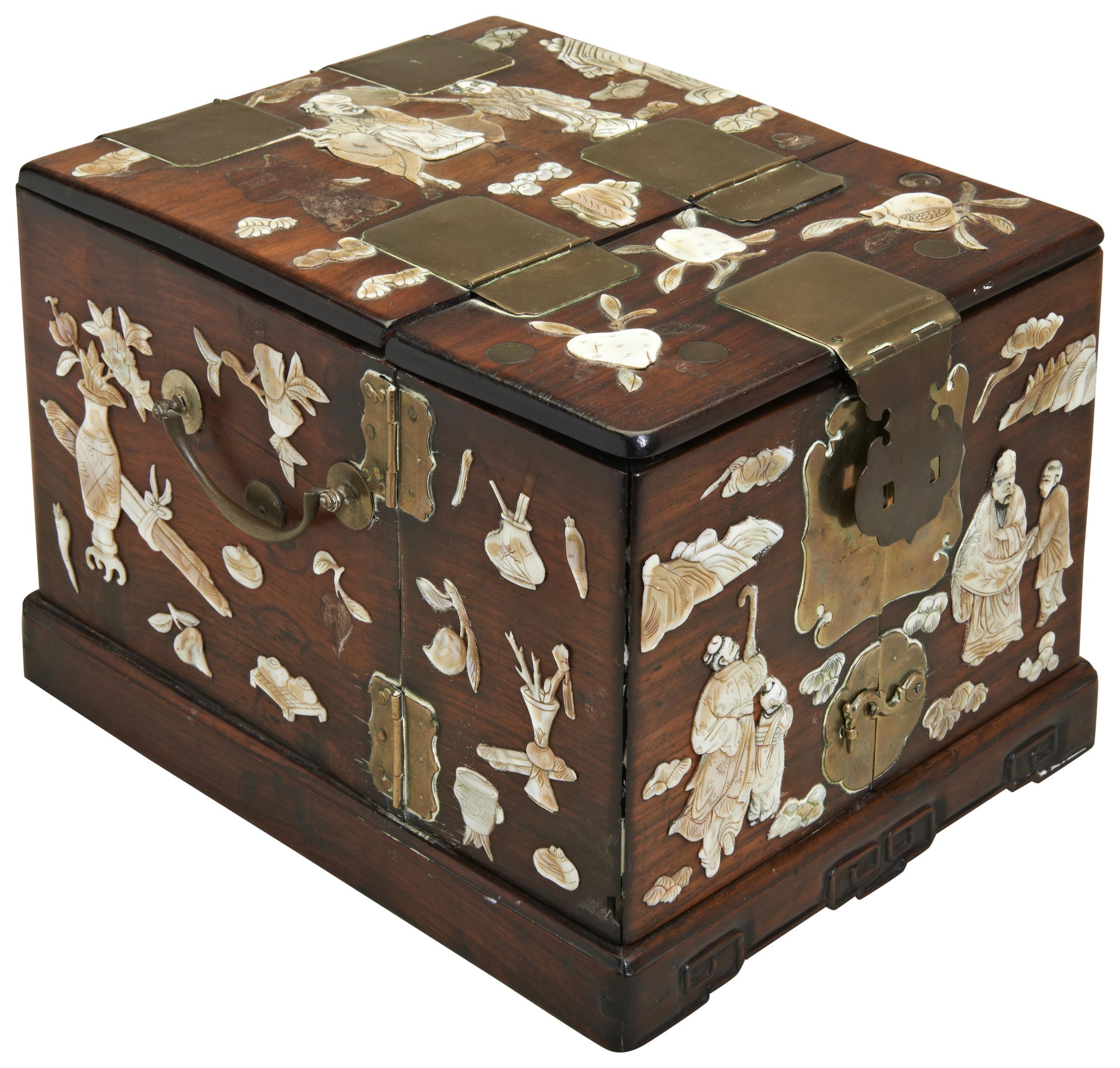 A HARDWOOD AND MOTHER-OF-PEARL INLAID DRESSING BOX QING DYNASTY, 19TH CENTURY decorated with