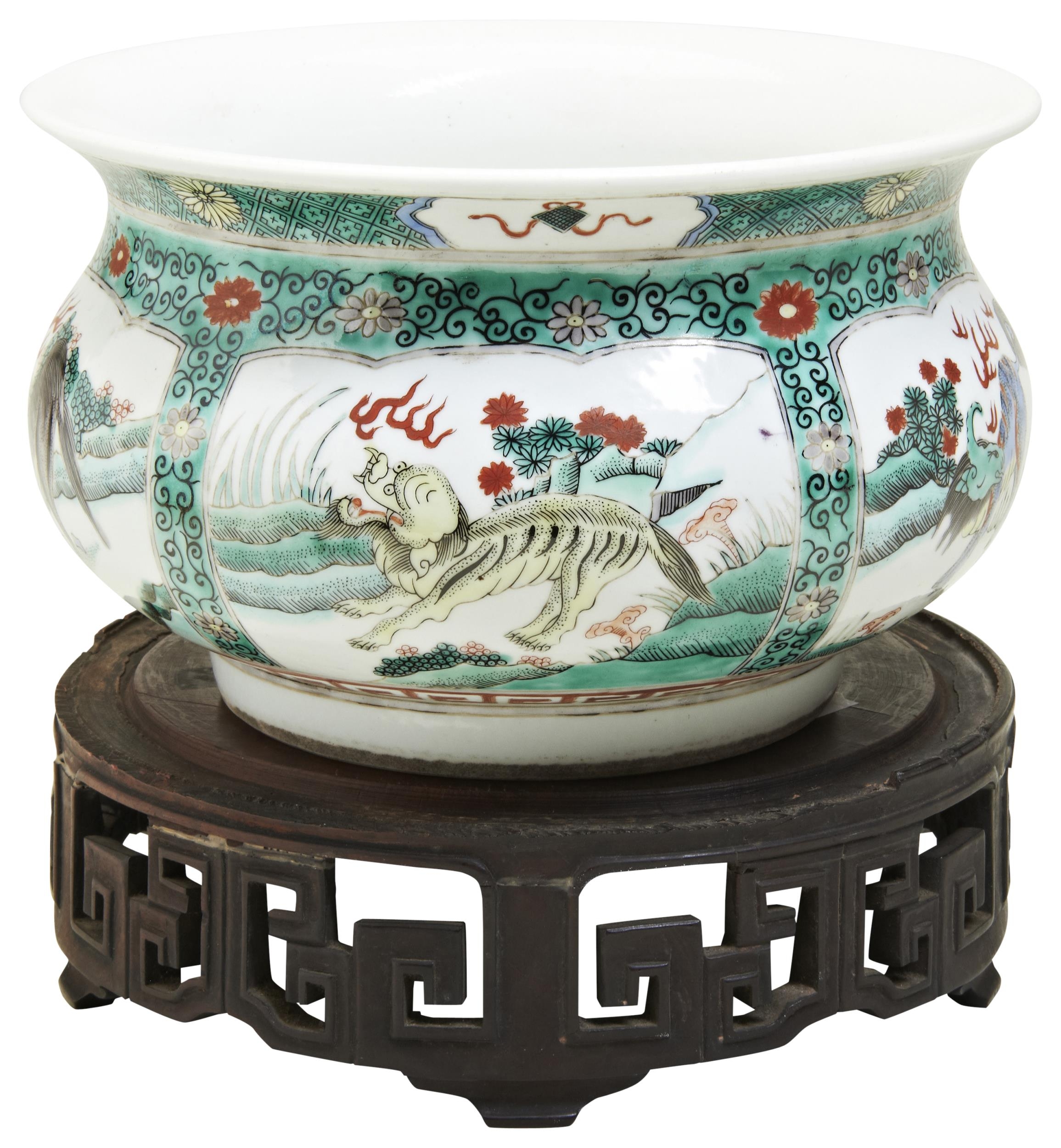 A FAMILLE VERTE 'MYTHICAL BEASTS' CENSER QING DYNASTY, 19TH CENTURY with an apocryphal Kangxi six - Image 3 of 4