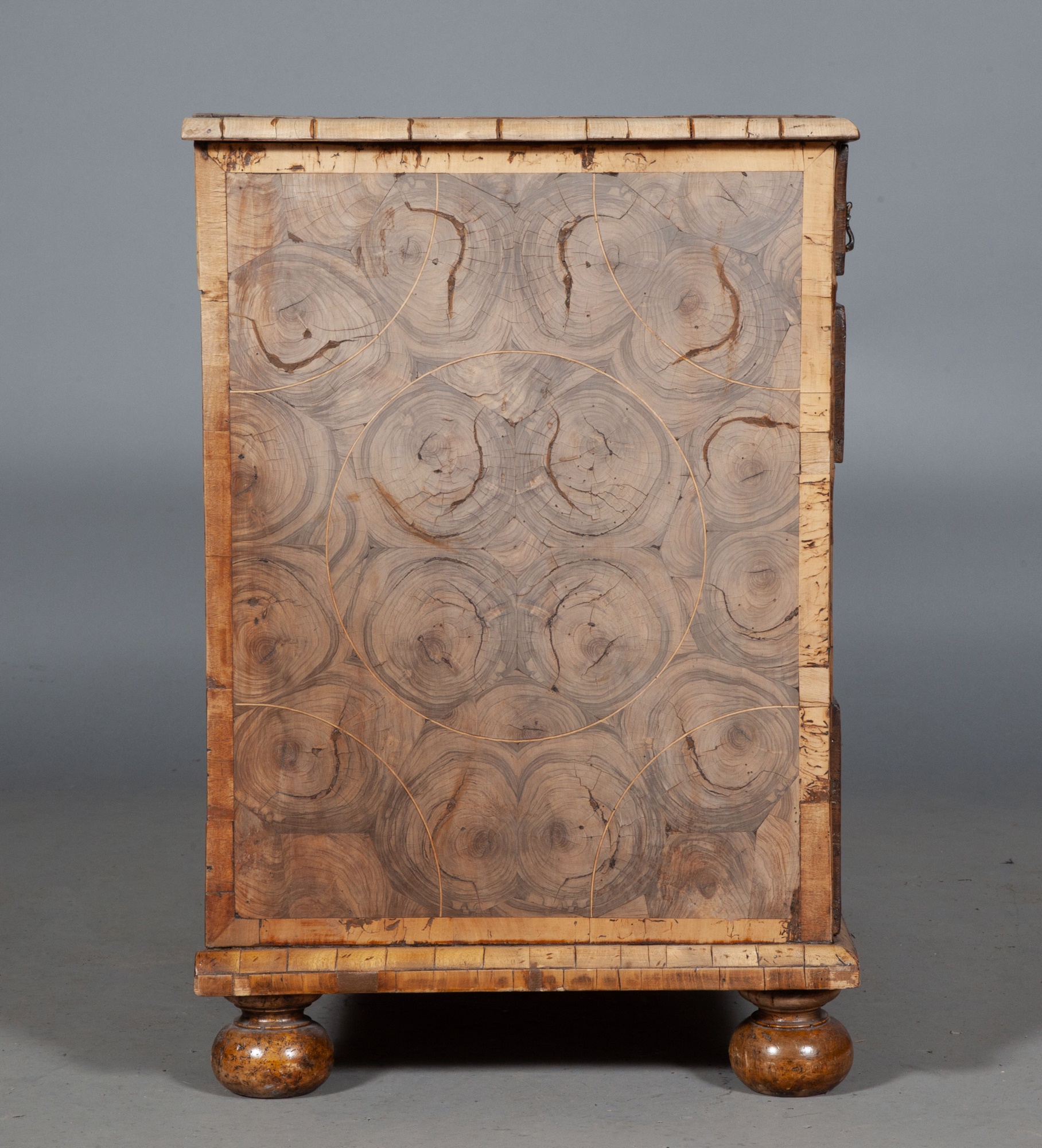 William and Mary Oyster-Veneered Olivewood Chest of Drawers - Image 5 of 7