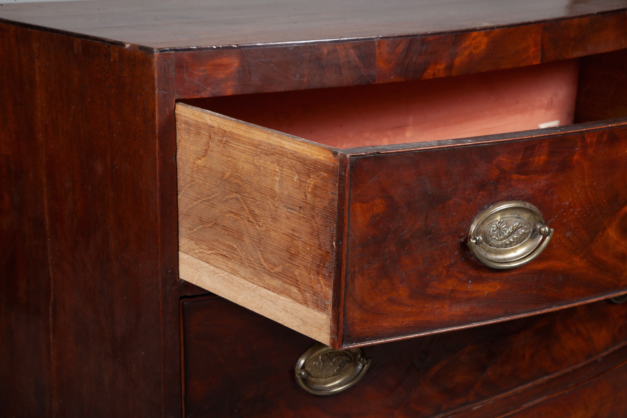 George III Mahogany Bowfront Chest of Drawers - Image 2 of 6