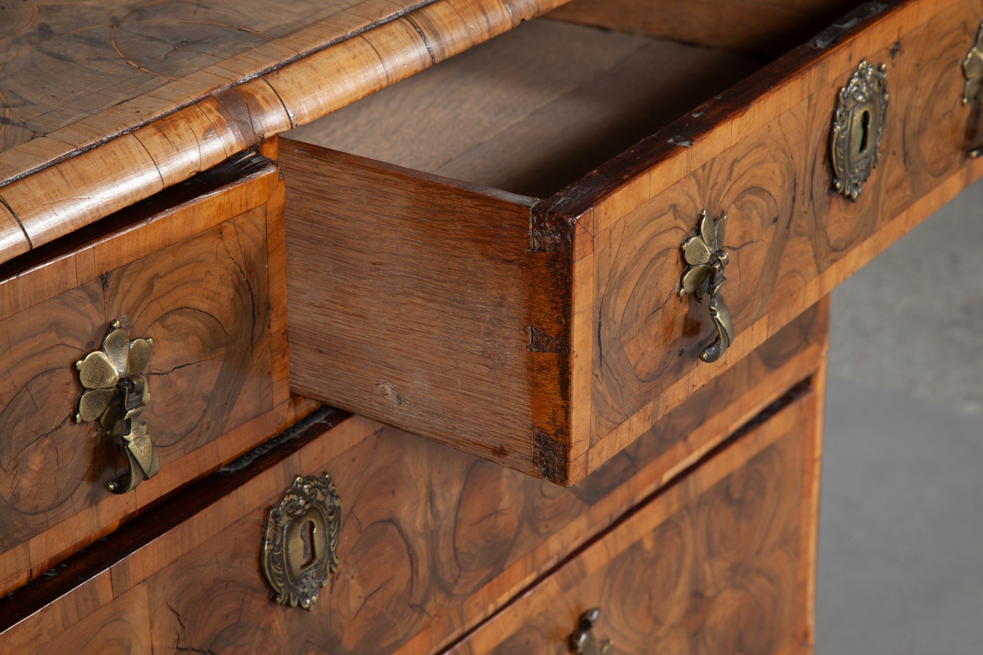 William and Mary Oyster-Veneered Olivewood Chest of Drawers - Image 3 of 7