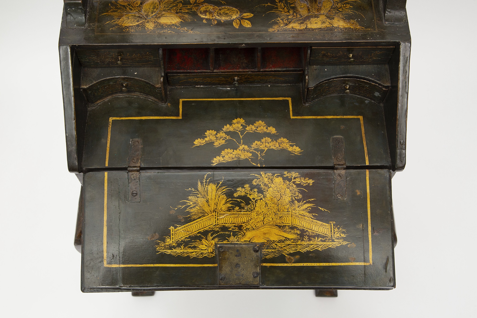 George I Green- and Gilt-Japanned Dressing-Bureau On-Stand, a 'Union Suite' - Image 11 of 12