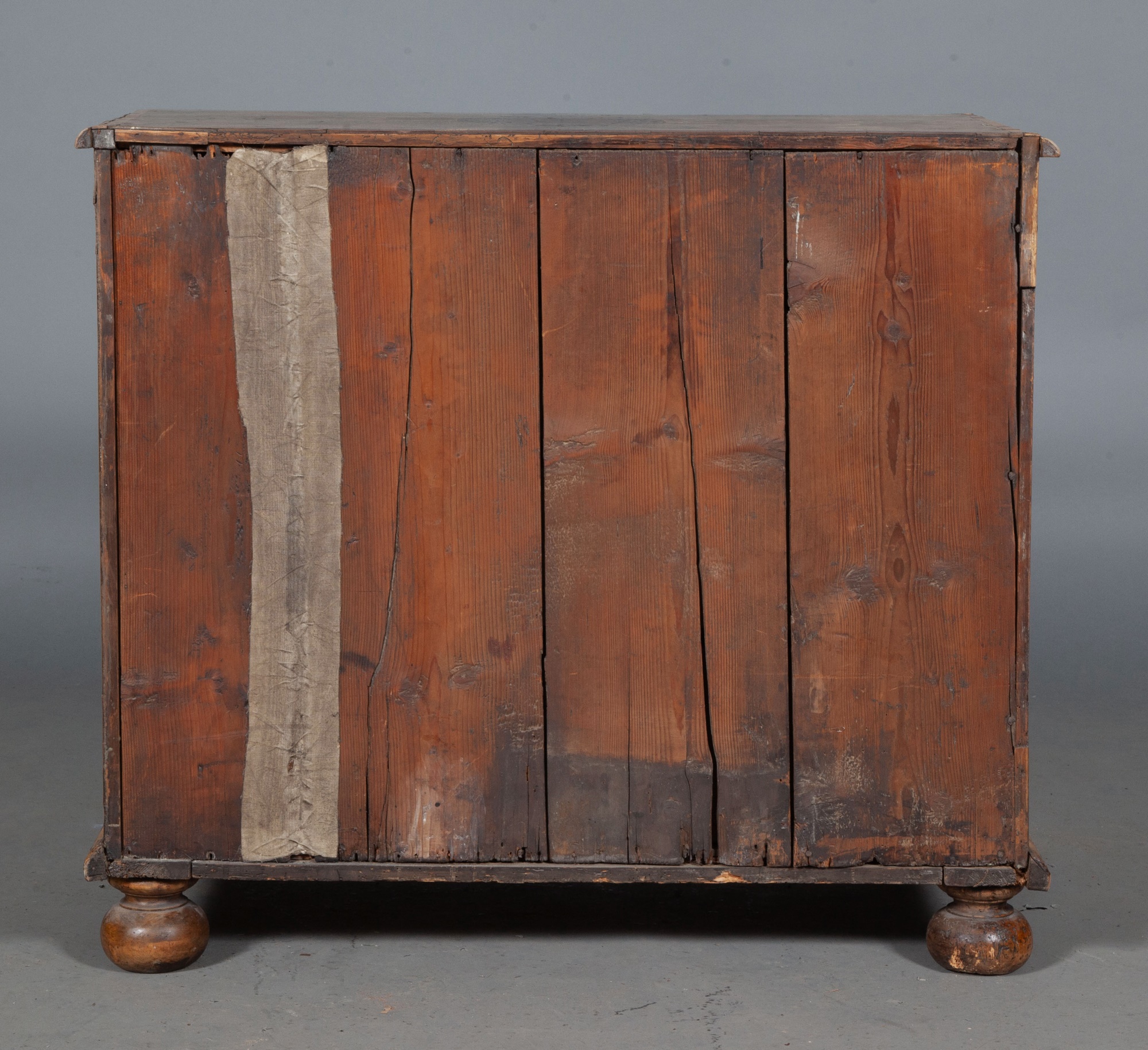 William and Mary Oyster-Veneered Olivewood Chest of Drawers - Image 6 of 7