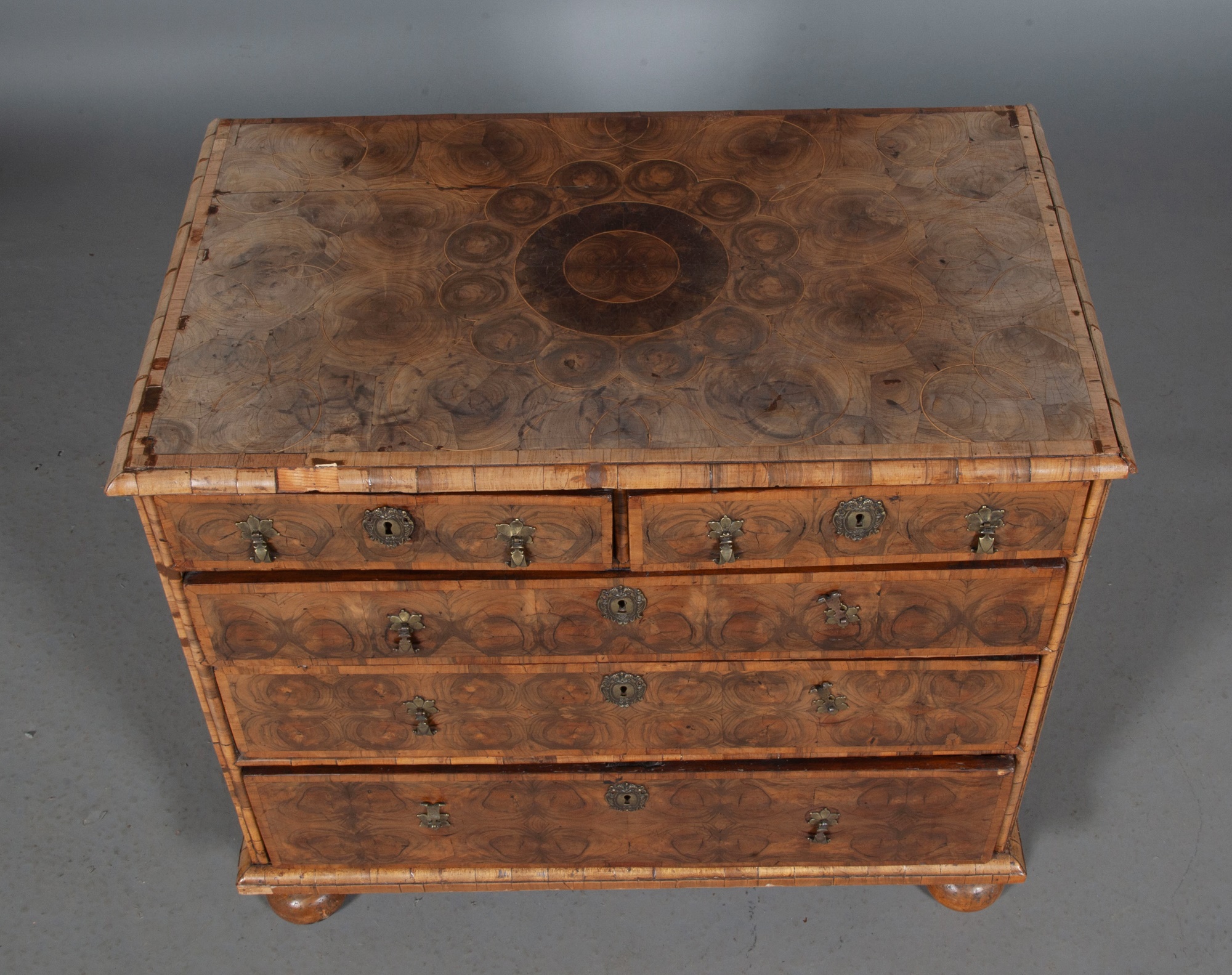 William and Mary Oyster-Veneered Olivewood Chest of Drawers - Image 4 of 7