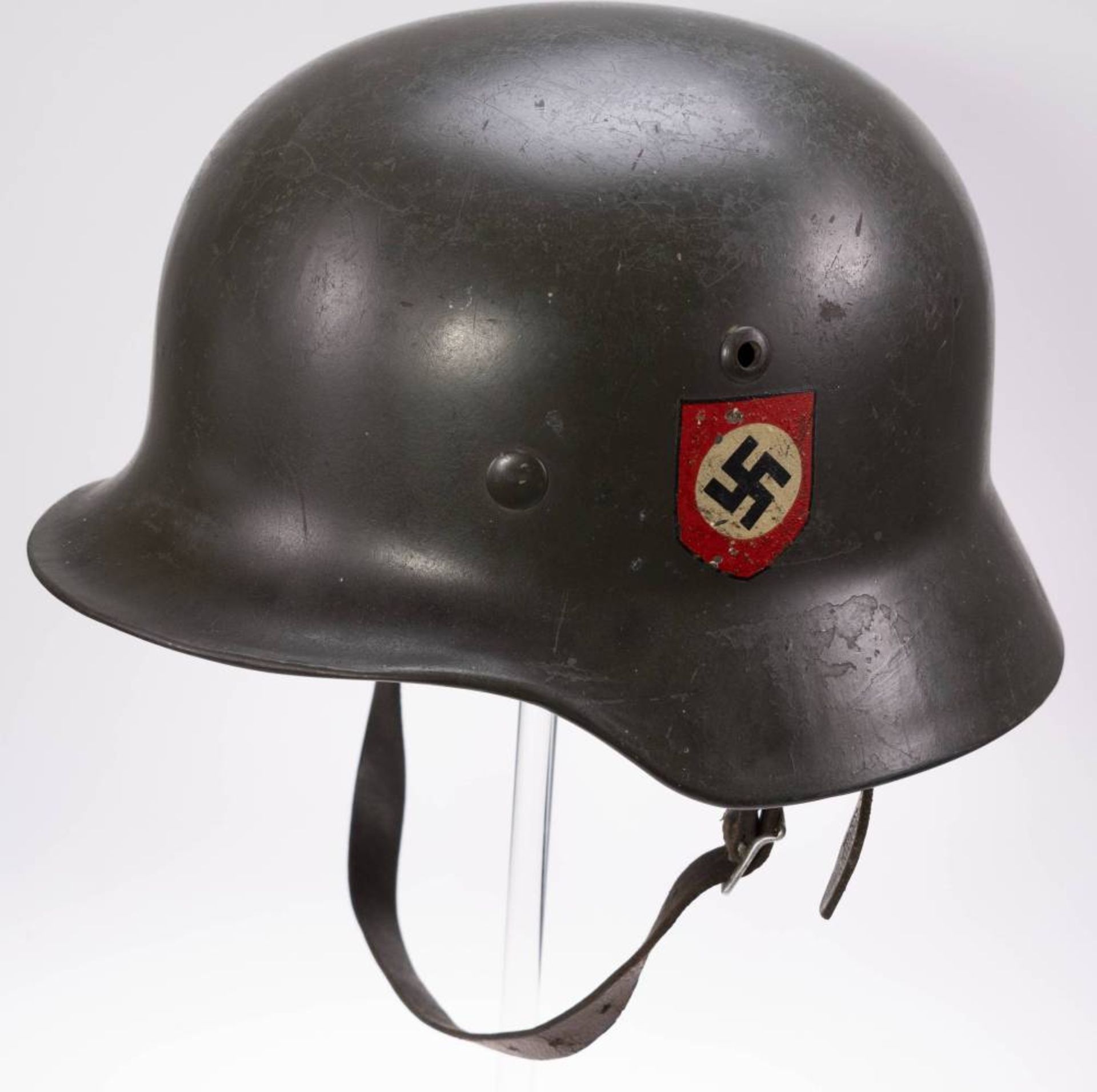 Waffen-SS, Stahlhelm M35 mit beiden Emblemen, grün lackierte Glocke, links die SS-Runen zu über - Bild 5 aus 10