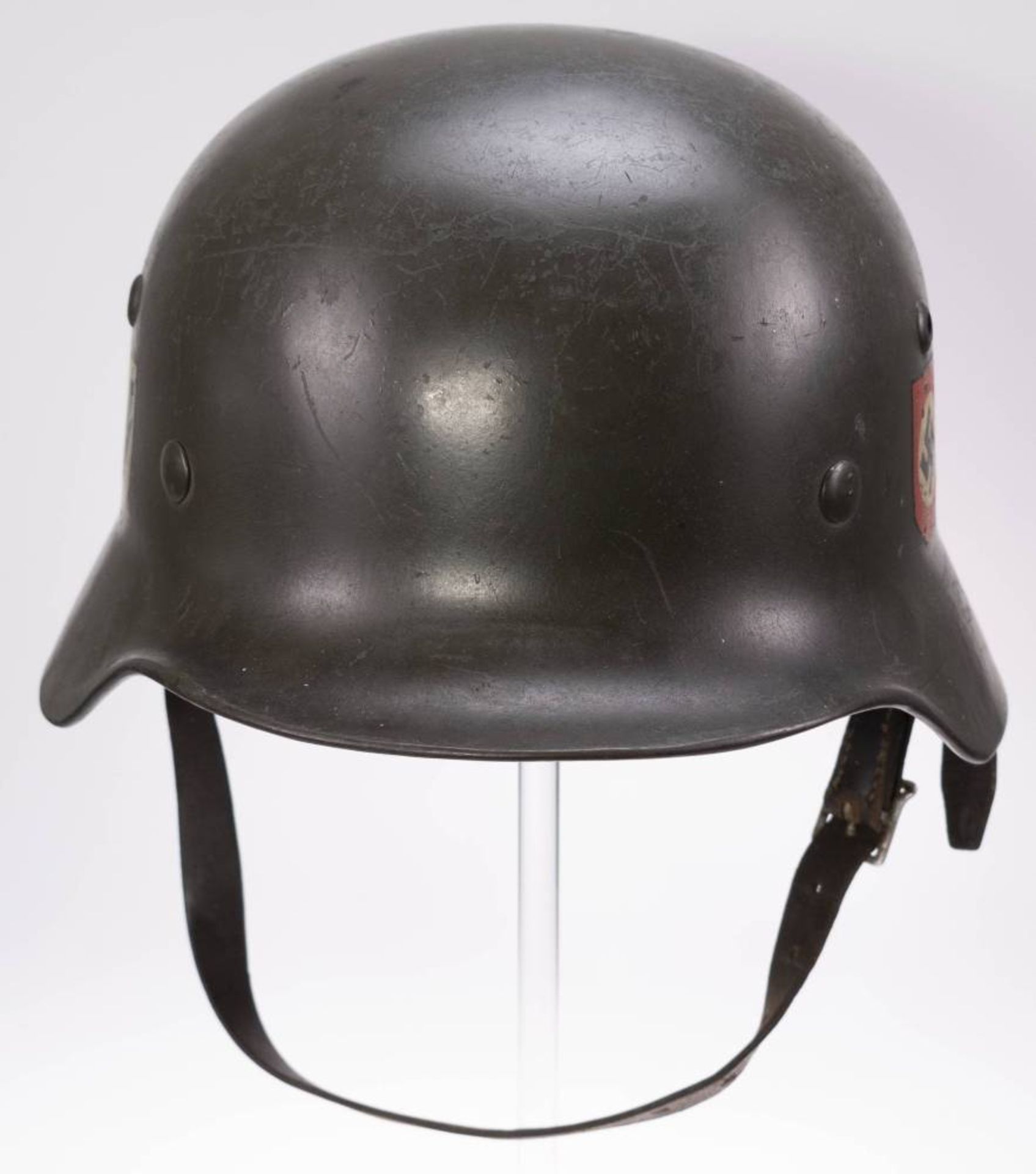 Waffen-SS, Stahlhelm M35 mit beiden Emblemen, grün lackierte Glocke, links die SS-Runen zu über - Bild 8 aus 10