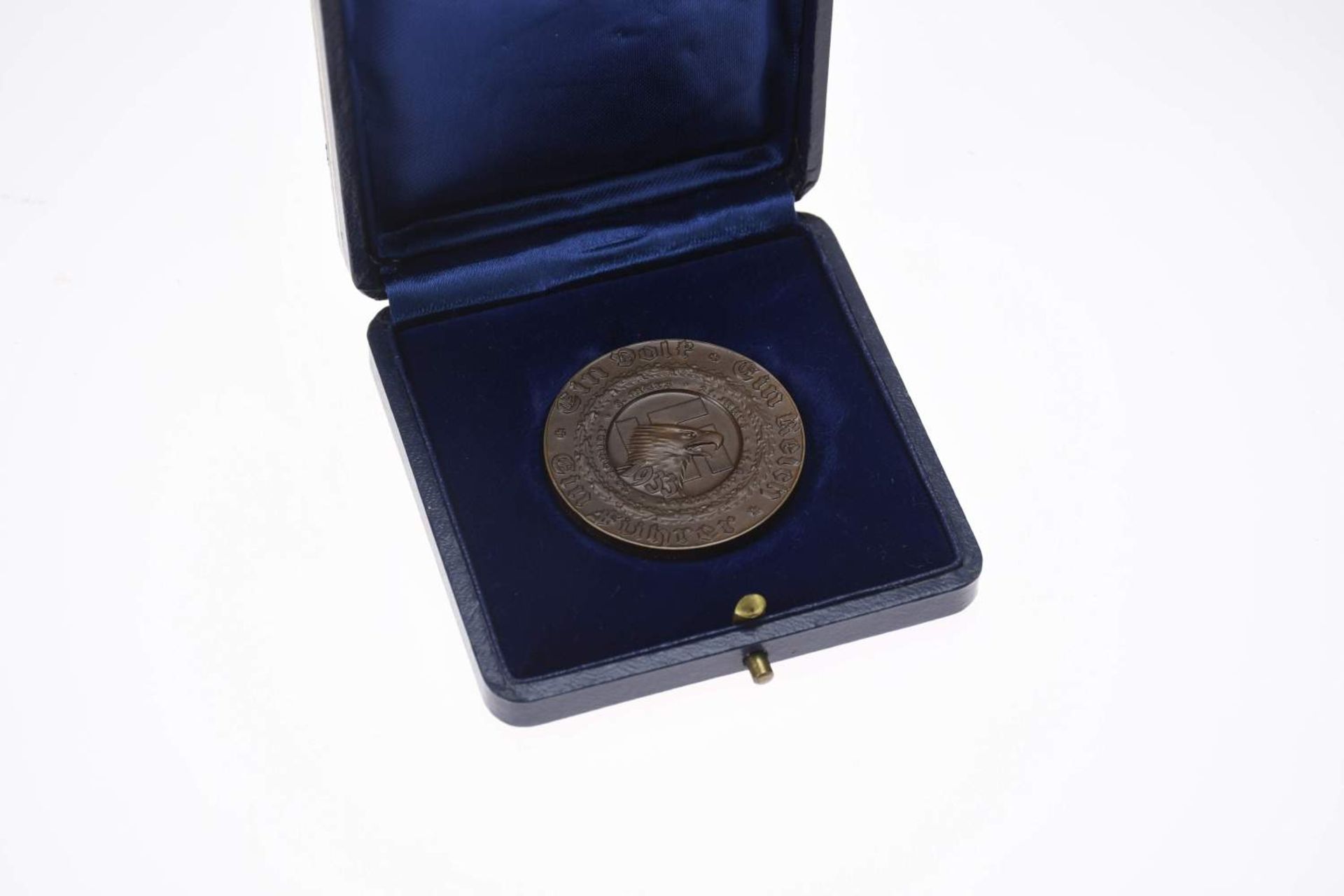 Bronzemedaille (24,43 g, 36 mm), 1933, signiert F. Beyer, auf die politischen Ereignisse des Jahres, - Bild 2 aus 2