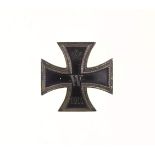 Preußen, Eisernes Kreuz 1914 1. Klasse, magnetisch, gewölbte Form, OEK 1908, an Schraubscheibe,