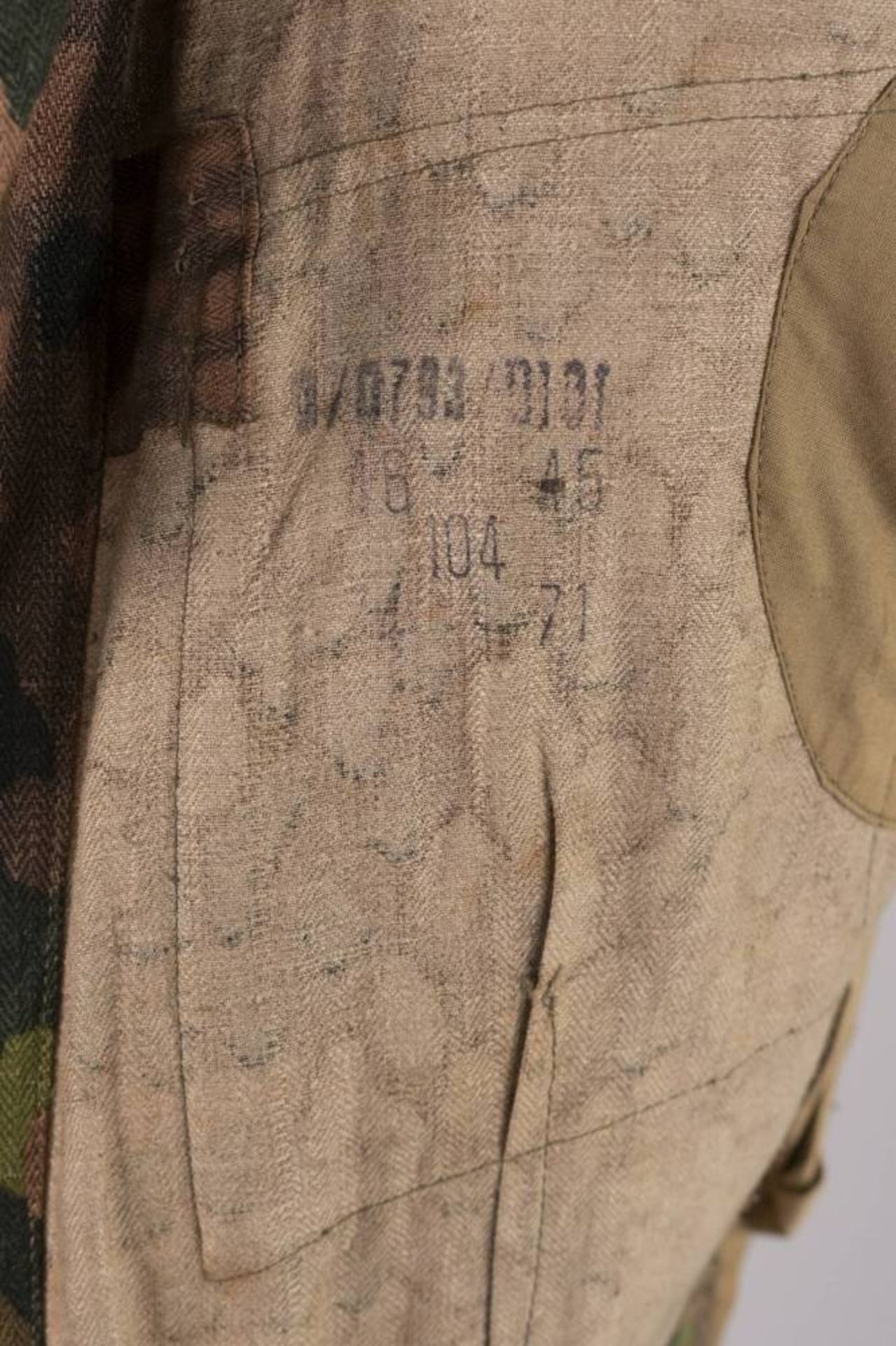 Waffen-SS, Tarnanzug M44, Feldbluse aus einseitig in Erbstarnmuster bedrucktem Drillich mit feldgrau - Bild 3 aus 26