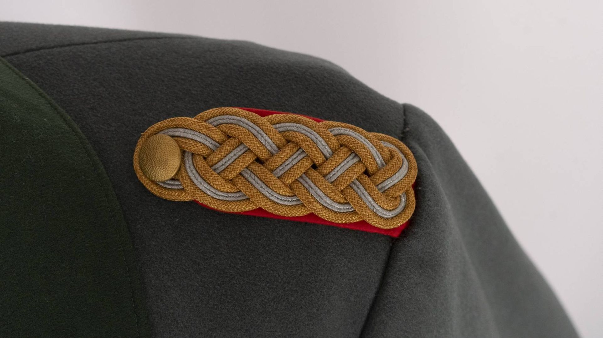 Wehrmacht Mantel für einen Generalmajor, Eigentumsstück, Tuch in feiner Offiziersqualität, - Bild 12 aus 18