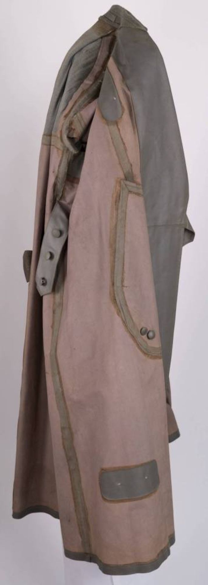 Wehrmacht Heer, Mantel für einen Kradmelder, gummiert, feldgrauer Kragen aus Heeresstoff, - Bild 13 aus 16