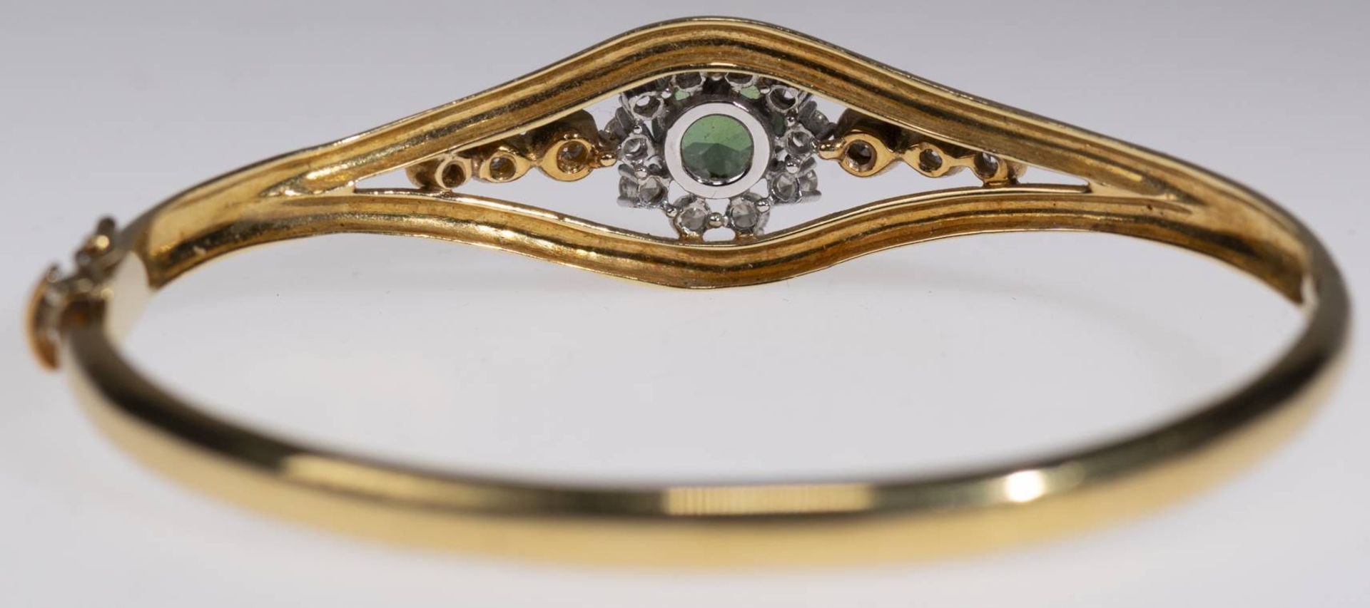 Brillant Farbstein Armreif, 585 Gold bicolor, grüner altschliff Farbstein vermutlich Peridot Dm 6, - Bild 5 aus 8