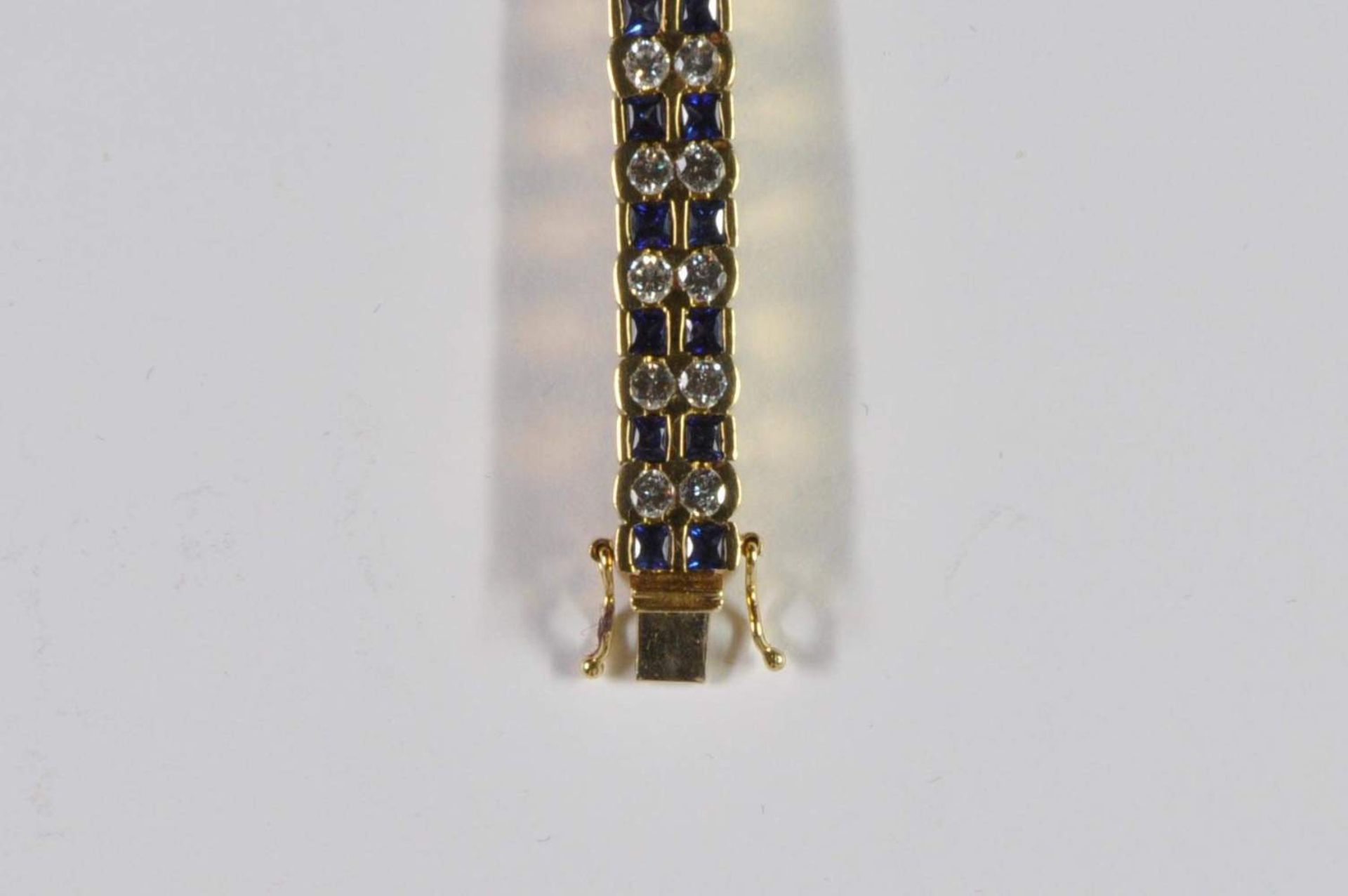 Saphir-Brillant-Armband, 750 Gelbgold, Punze, 66 Brillanten von zus. ca. 3,2ct, 64 Saphiren von zus. - Bild 9 aus 20