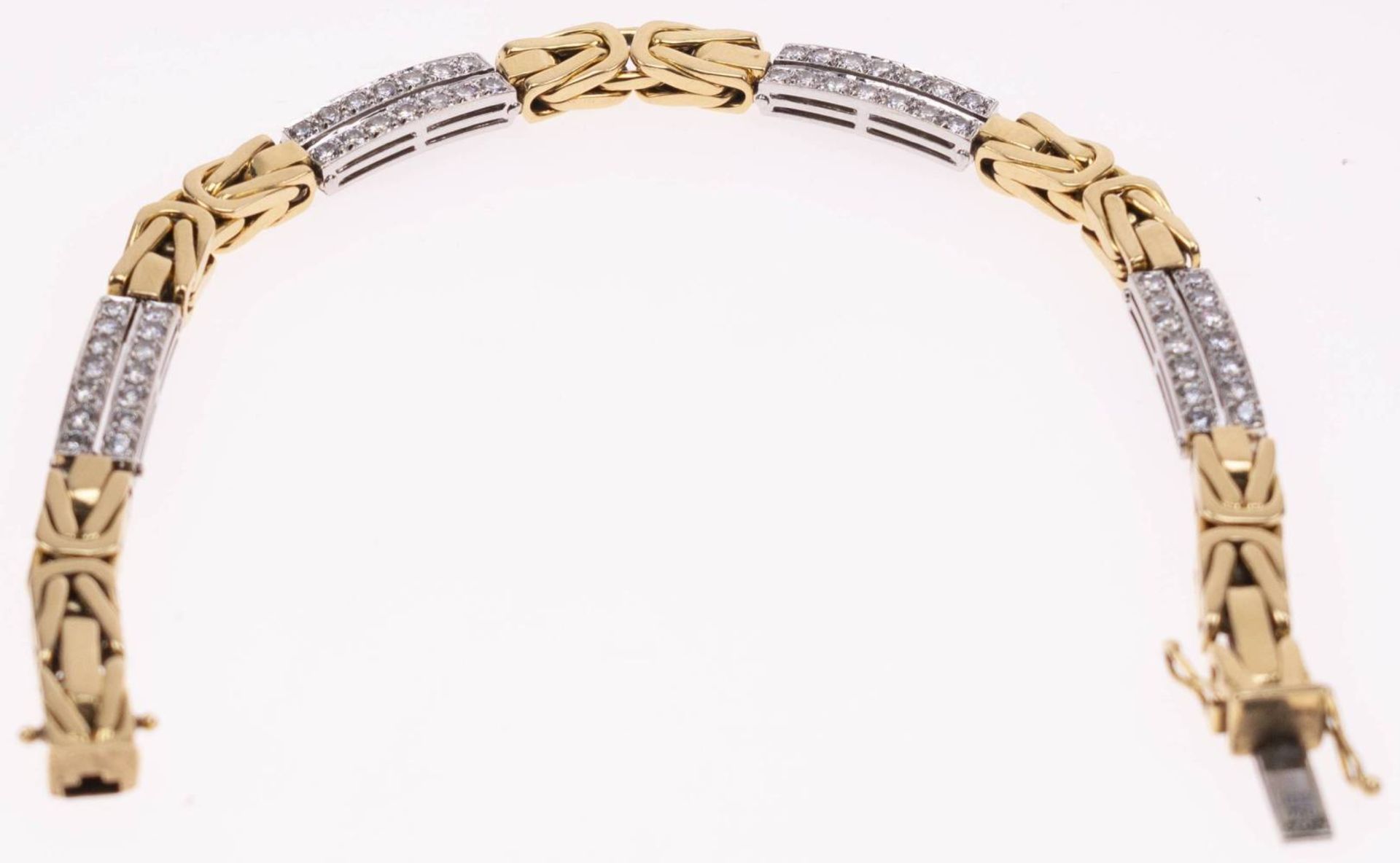 Brillanten Armband, 750 Gold, bicolor, 56 Brillanten von zus. 1,68 ct, TW-Lupenrein, L. ca. 19,5 cm, - Bild 4 aus 6