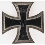 Preußen, Eisernes Kreuz 1914, 1. Klasse, flache Form, mit Herstellerzeichen "WS" rechts vom