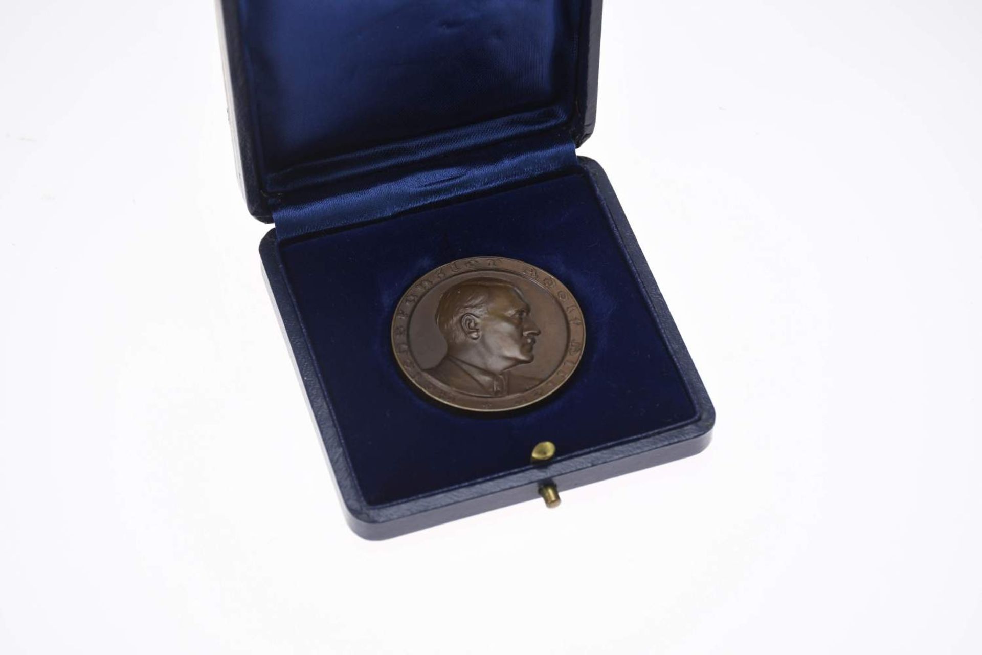 Bronzemedaille (24,43 g, 36 mm), 1933, signiert F. Beyer, auf die politischen Ereignisse des Jahres,