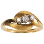 Brillant Ring, 750 Gelbgold, drei Brillanten von zus. 0,3ct, mit Beschauzeichen, RW 52, ca. 5,37g.