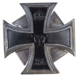 Preußen, Eisernes Kreuz 1914 1. Klasse, magnetisch, gewölbte Form, rückseitig mit Punze "800", mit