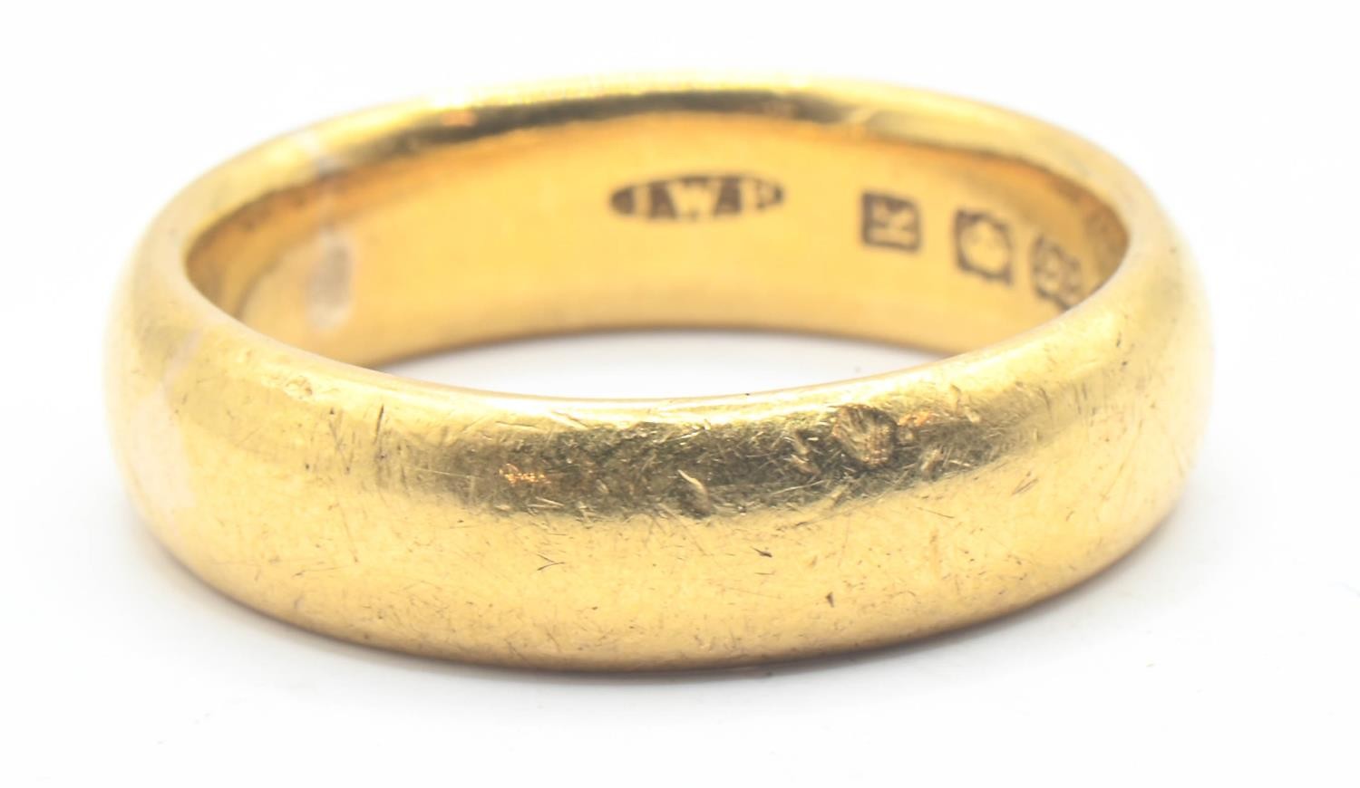 22ct gold band ring, size Q 1/2, 10 grams  - Image 2 of 3