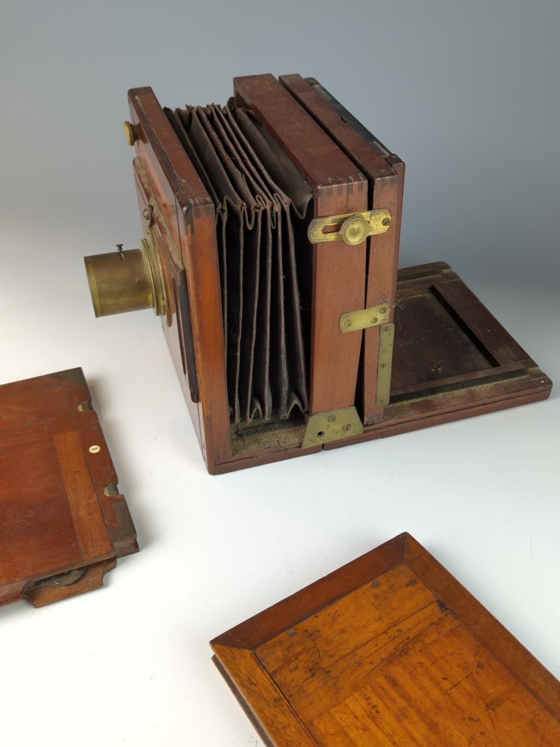 Wood encased plate camera dating to 1884 with brass f9 4.5mm lens and other brass furniture with two - Image 6 of 8