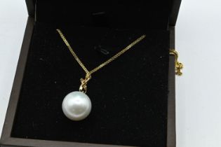 18ct gold, South Sea pearl and diamond pendant with an 18ct gold chain, pendant length 28mm, chain c