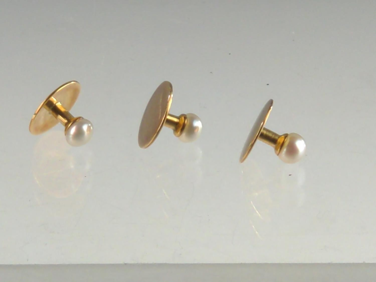 Pair of 9ct gold cufflinks, hallmarked Birmingham 1958, one oval plaque engraved with initials, gros - Image 2 of 2