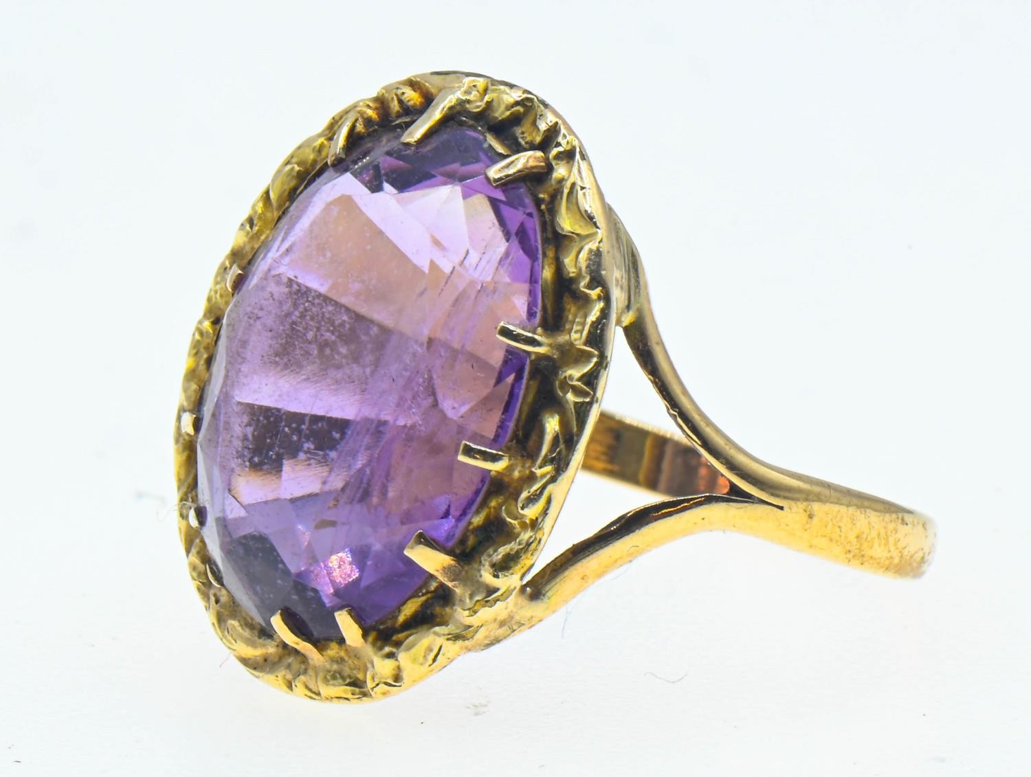 Amethyst set yellow metal ring. Oval mixed cut amethyst approximately 19mm x 14mm. Size T 1/2. Gross - Image 2 of 3