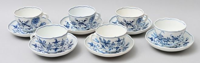 Sechs Tassen mit Untertassen, Meissen / Six cups with saucers