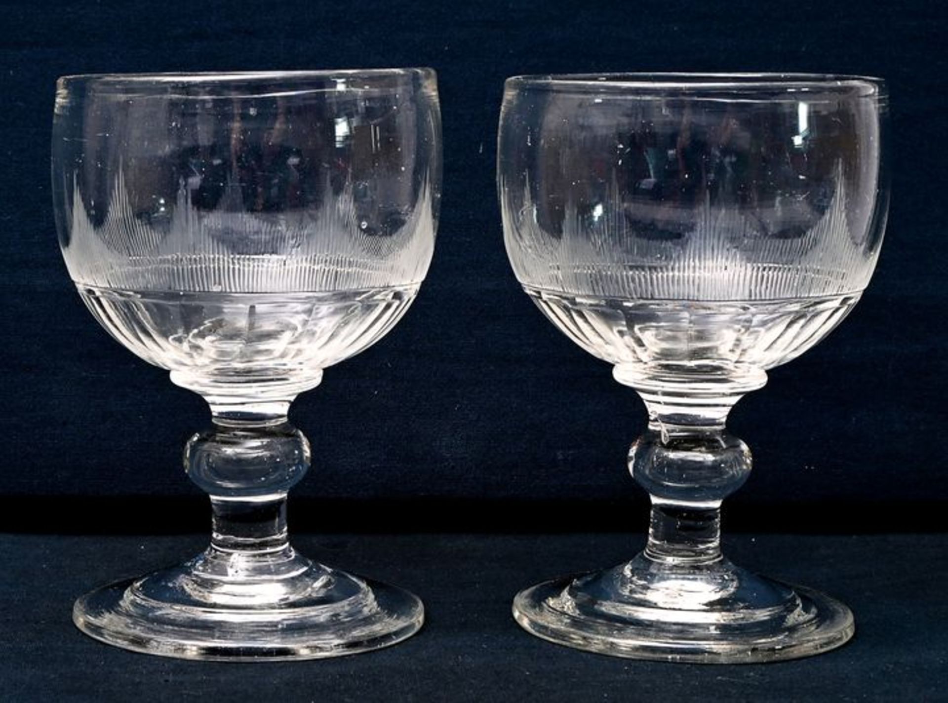Zwei Sektschalen/ glass goblets
