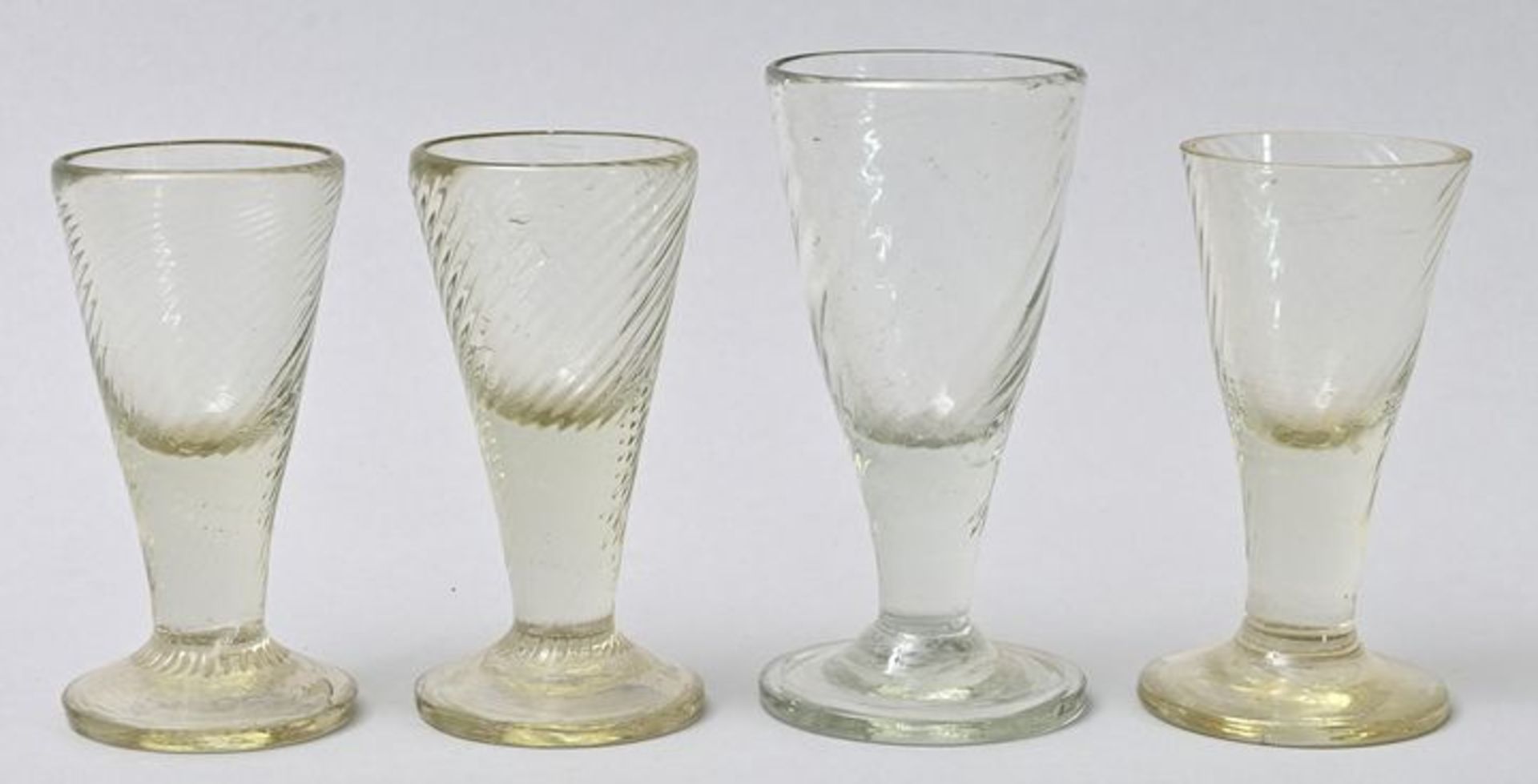 Vier Kelchgläschen/ glass goblets