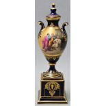 Kleine Prunk-Deckelvase/ lidded vase